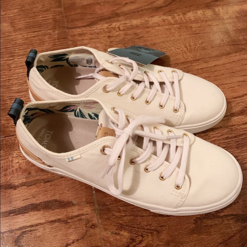 TOMS Women's Birch Canvas Sneakers Brand NEW!